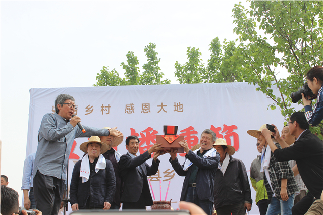 【精准扶贫·我们在路上】 ——远景学院师生助力五村播种节